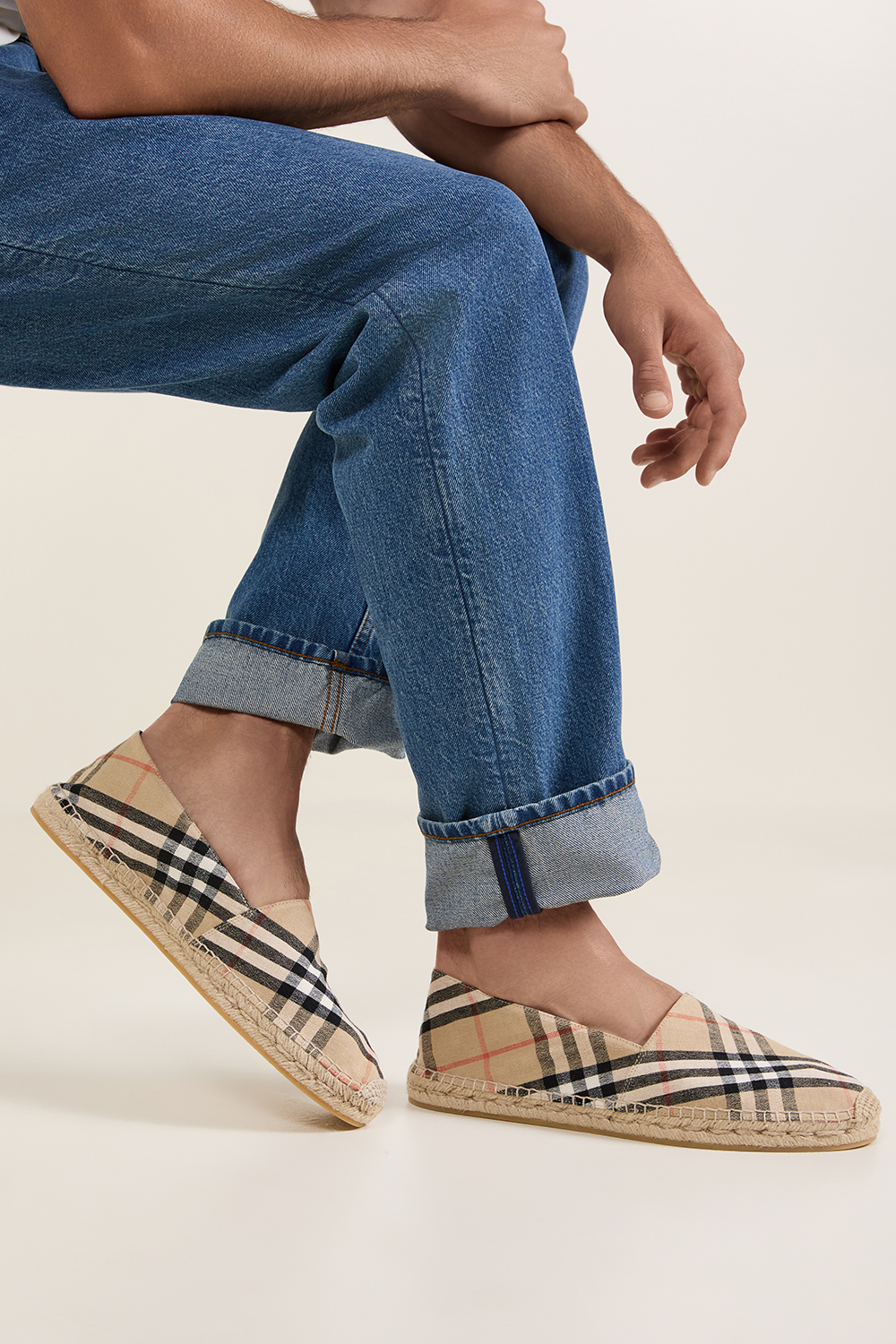 תמונת כל הלוק של נעלי אספדריל